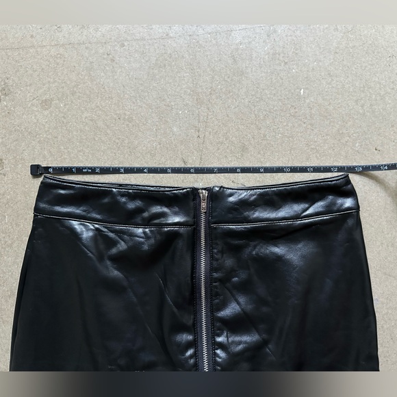 Faux leather skirt with fringe - Picture 7 of 7